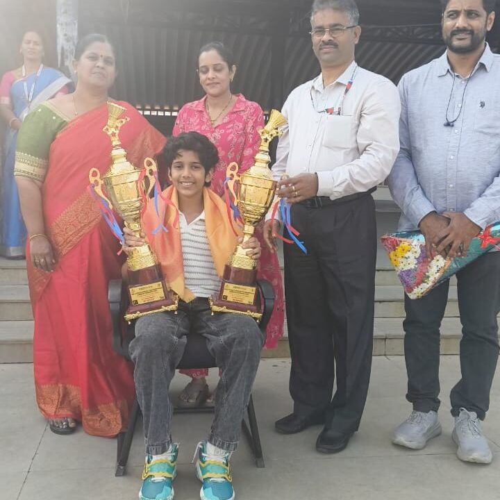 https://www.navodayacentralschool.edu.in/wp-content/uploads/2025/11/rohan-karuturi-badminton-champion-720x720.jpeg